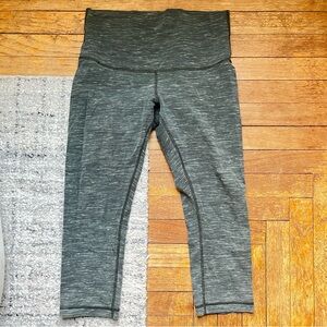 •Lululemon mid rise cropped leggings• Size 10